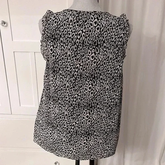 MICHAEL KORS NWOT Animal Print Ruffled Skirt, Size M - Picture 11 of 13